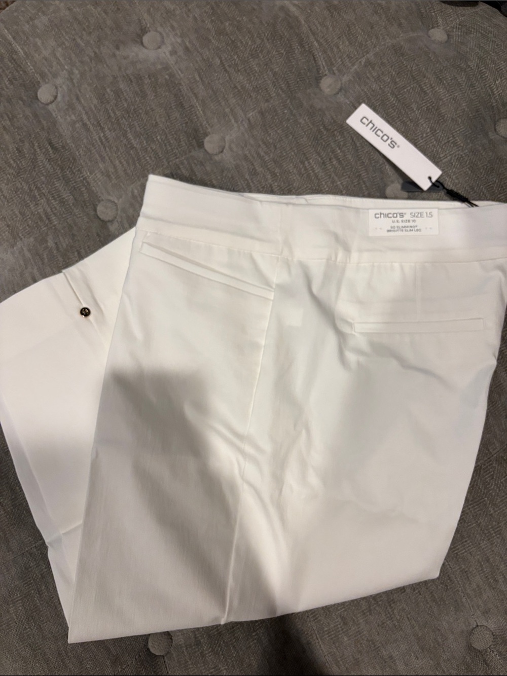 Chico's White Women's So Slimming Brigitte Slim Leg Capri
